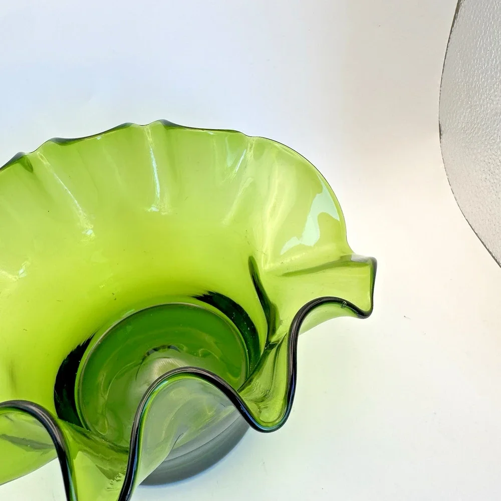MCM Vintage Emerald Green Hand Blown Controlled Bubble Glass Ruffled Edge‎ Bowl